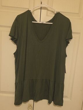 Time and Tru Olive Green V-Neck Short Sleeve Peplum Top